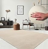 the carpet Relax kuscheliger Kurzflor Teppich, Anti-Rutsch Unterseite, Waschbar bis 30 Grad, Super Soft, Felloptik, Beige, 160 x 220 cm